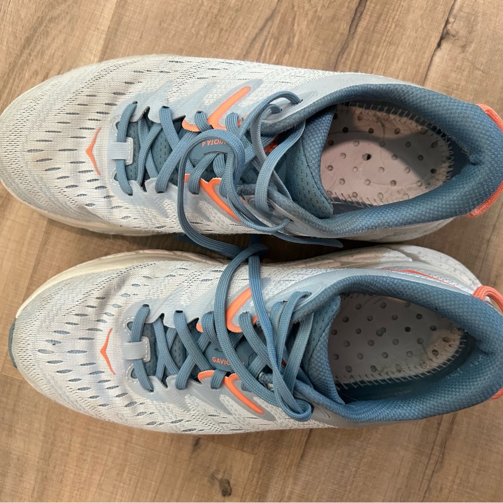 Hokas
